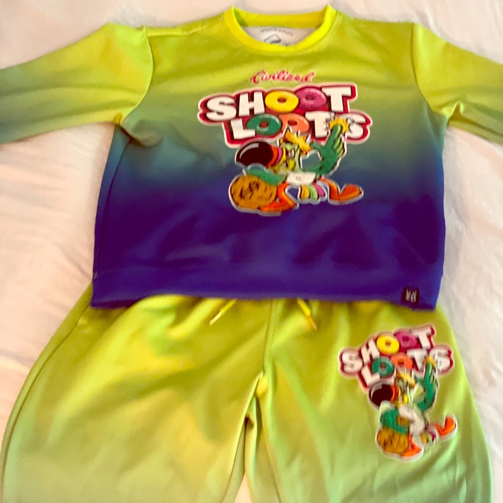 Men’s Large (SHOOT LOOTS) sweat suit blue/yellow